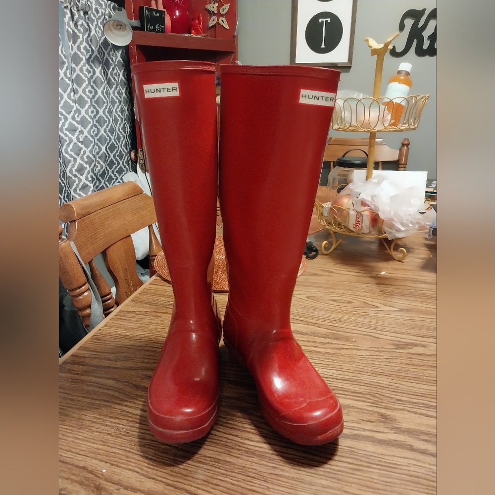 Red hunter rain boots size 8